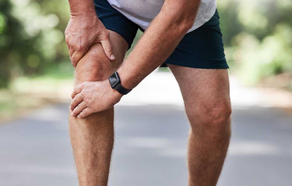 patient with knee pain